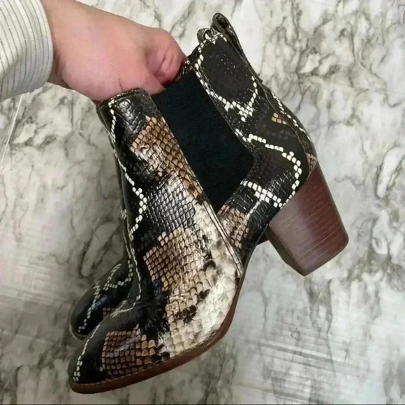 Madewell The Regan Boot in Snake Embossed Leather - Picture 5 of 12